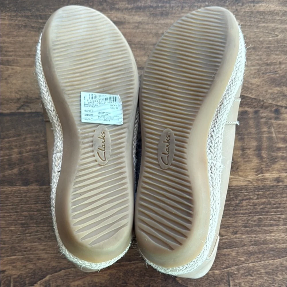 Collection by Clarks Women's Danelly Shine Sand Leather Flats Size 7 - Picture 7 of 7